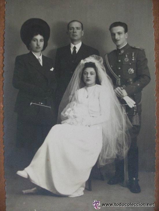 Fotograf&iacute;a antigua: FOTO BODA ALFEREZ INFANTERIA , MEDALLAS GUERRA CIVIL, CORDON DE LA VICTORIA Y SABLE. DE LINARES