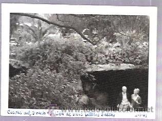 Fotografia antica: FOTOGRAFIA ANTIGUA. CUEVAS DEL DRACH. SALIDA DE UNAS BELLEZAS SUECAS. 7,4 X 10 CM