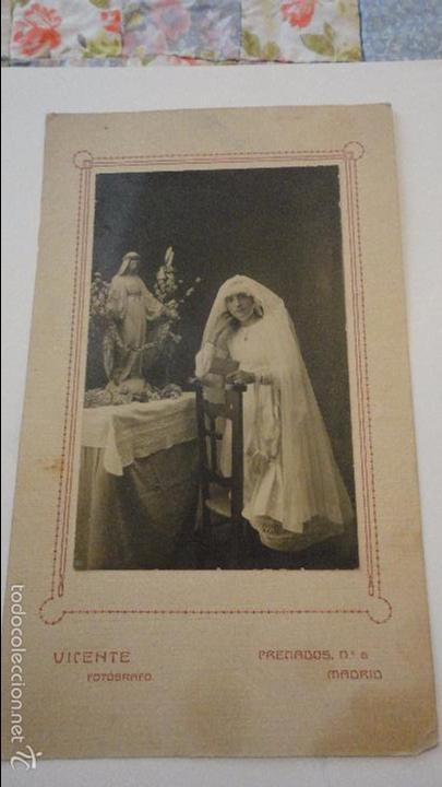 Fotografia antiga: ANTIGUA FOTOGRAFIA DE NI&Ntilde;A EN PRIMERA COMUNION.FOTO VICENTE.MADRID.