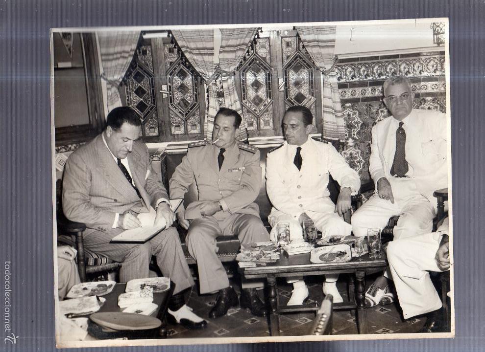 Alte Fotografie: LA HABANA, CUBA. MOTONAVE COVADONGA. EMBAJADOR DE ESPA&Ntilde;A. CONTRALMIRANTE. LEER. 24 X 20CM. 1953