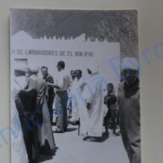 Fotografia antiga: FOTOGRAFÍA ANTIGUA ORIGINAL. LABRADORES DEL EL AIN IFNI. (10,5 X 7,5 CM) . Lote 56280483