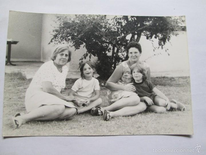 Fotograf&iacute;a antigua: NI&Ntilde;OS ABUELA Y MADRE. CHILDREN'S GRANDMOTHER AND MOTHER. La grand-m&egrave;re et la m&egrave;re des enfants.