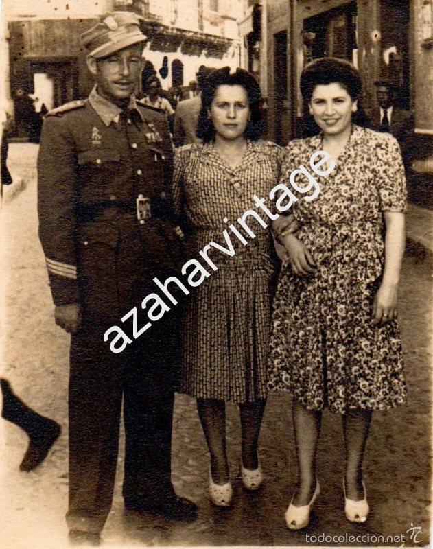 Fotograf&iacute;a antigua: MINUTERO AMBULANTE, SARGENTO DE LA LEGION, CONDECORADO,64X80MM