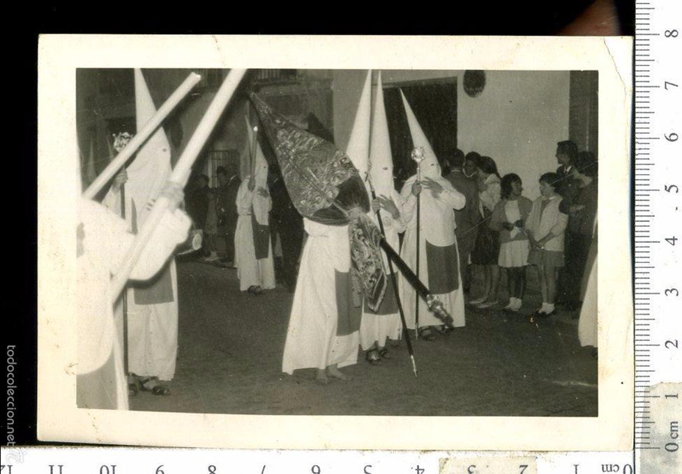 Fotografia antiga: FOTOGRAFIA DE NAZARENOS DE LA HERMANDAD DE LOS NEGRITOS  SANTA DE SEVILLA , A&Ntilde;OS 50-60