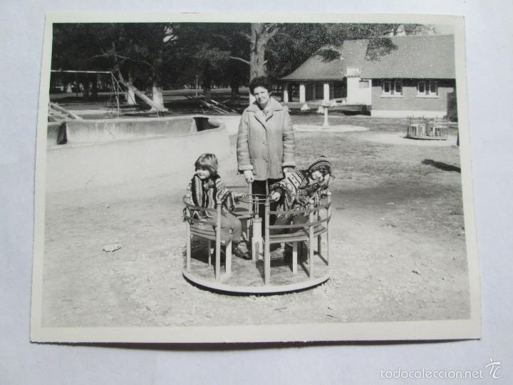 Fotografia antiga: MADRE Y NI&Ntilde;OS EN EL PARQUE. MOTHER AND CHILDREN IN THE PARK. M&Egrave;RE ET ENFANTS DANS LE PARC.