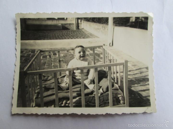 Fotografia antiga: NI&Ntilde;O EN SU CUNA. CHILD IN CRIB. ENFANT EN CRIB.