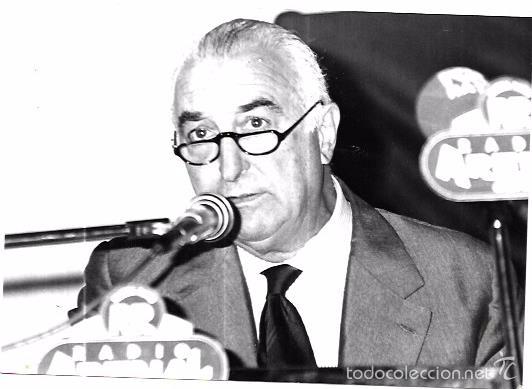 Antique Photography: CADIZ. EL PRESIDENTE DE LA SOCIEDAD. CADIZ-92. DIRIGIENDOSE A LOS ASISTENTES. FOTO FITO C.