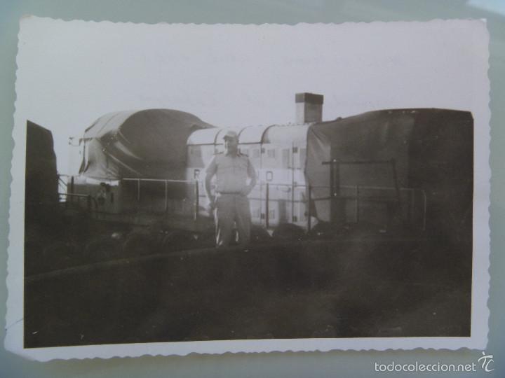 Alte Fotografie: FOTO DE UN TIO, DETRAS PARECE QUE HAY UN TREN , NUEVA ORLEANS, 1965