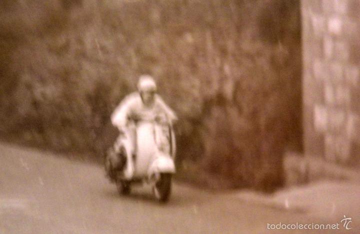 Fotograf&iacute;a antigua: ANTIGUA FOTOGRAFIA, CARRERA O RALLY MOTOCICLETA, CASAL, MOTO VESPA, 1950s, 10,5 x 7,5 cm