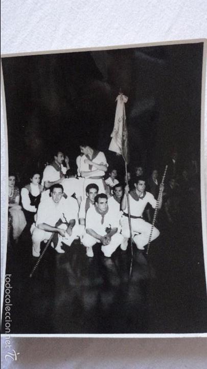 Fotograf&iacute;a antigua: ANTIGUA FOTOGRAFIA. GRUPO FOLCLORICO MONTA&Ntilde;EZ. AYUNTAMIENTO BARCELONA? FOTO VALLS.1952