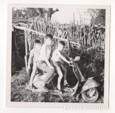 Fotograf&iacute;a antigua: FOTOGRAFIA MOTO VESPA CON NI&Ntilde;OS