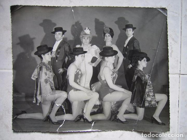 Photographie ancienne: Antigua fotograf&iacute;a del bailaor de flamenco y cuadro flamenco. Medidas 24x19 cm. C&oacute;rdoba