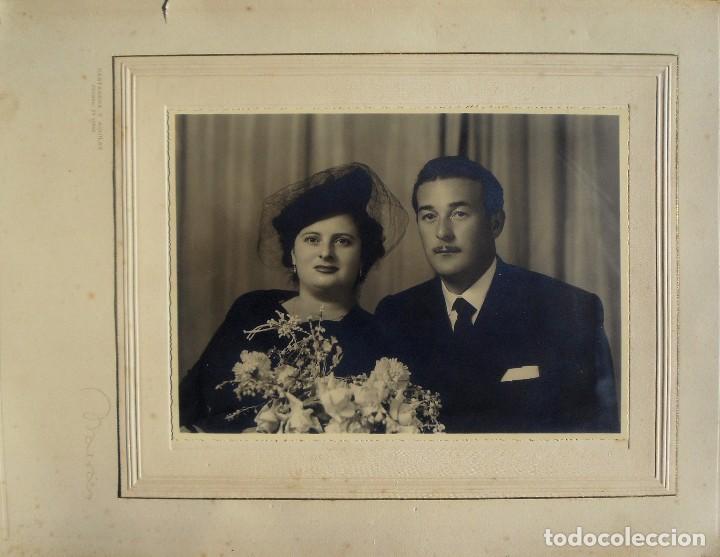 Fotograf&iacute;a antigua: Matrimonio. Fot&oacute;grafo Matr&aacute;n. Cartagena. Foto con paspart&uacute; de gran formato 30x40'5 cm