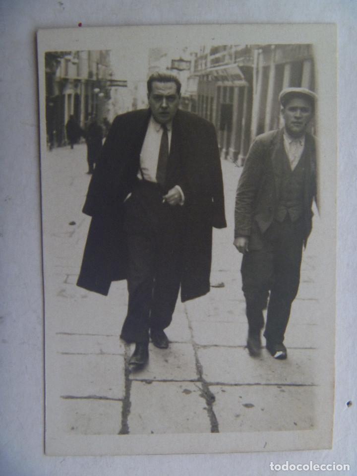 Alte Fotografie: MINUTERO DEL FOTOGRAFO AMBULANTE DE SE&Ntilde;OR ( QUE DA UN POCO DE MIEDO ) PASEANDO , A&Ntilde;OS 40