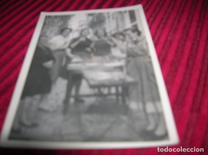 Fotograf&iacute;a antigua: Antigua fotografia.Parece que est&aacute;n asando sardinas.