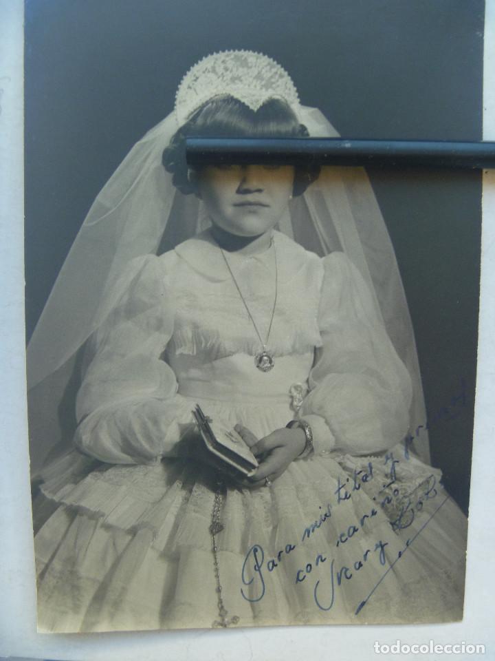 Fotograf&iacute;a antigua: BONITA FOTO DE ESTUDIO DE UNA NI&Ntilde;A  DE PRIMERA COMUNION . 1957  .. 11,5 x 17 cm