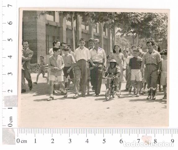 Fotograf&iacute;a antigua: SIMPATICA FOTOGRAFIA DE UN MONO O CHINPANCE VESTIDO DE MILITAR CONDUCIENDO UNA BICICLETA.
