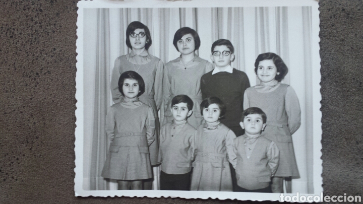 Fotografia antiga: Foto estudio familiar 'con ocho basta'.  Foto Bernab&eacute;u Alcoy