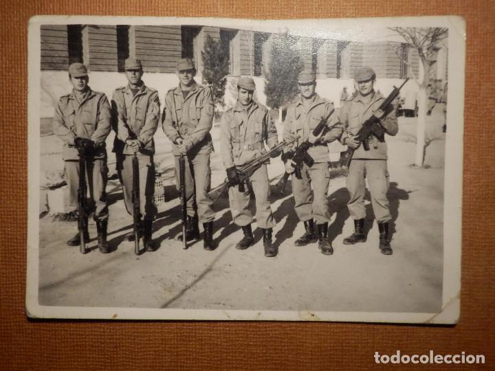 Alte Fotografie: ANTIGUA FOTOGRAF&Iacute;A - SOLDADOS EN SERVICIO MILITAR - 105MM. X 75 MM.