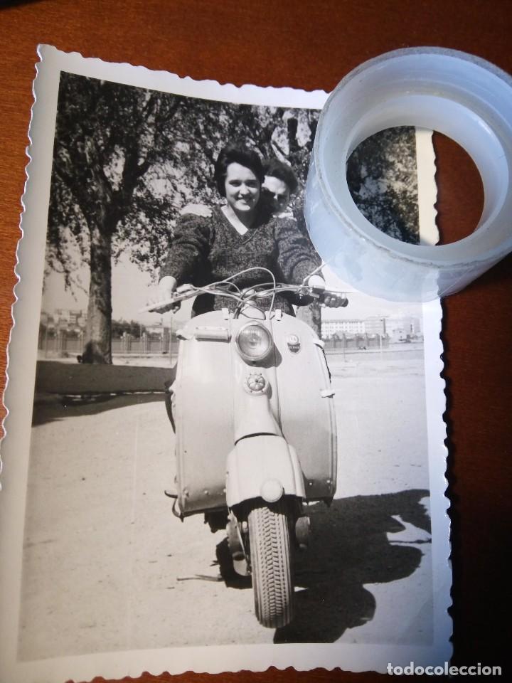 Fotograf&iacute;a antigua: Fotograf&iacute;a chica y Vespa