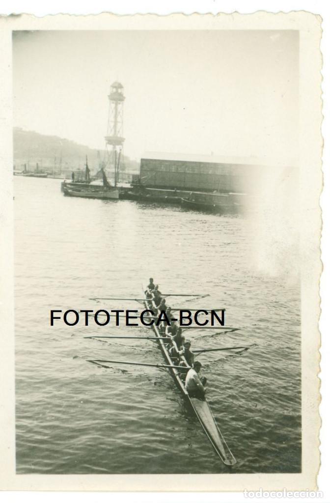 Alte Fotografie: FOTO ORIGINAL PUERTO DE BARCELONA BARCA REMOS REMEROS BARCO EMBARCACION A&Ntilde;OS 20/30 - 8X5,5 CM