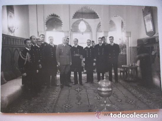 Fotograf&iacute;a antigua: FOTO DEL GENERAL VARELA CON GENERAL DE LA ARMADA Y OTROS OFICIALES . TETUAN, 1946. DE CORTES