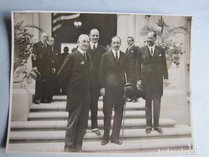 Fotograf&iacute;a antigua: 1929-REY ESPA&Ntilde;A ALFONSO XIII Y EL EMBAJADOR AMERICA.EXPOSICI&Oacute;N IBERO-AMERICANA. FOTO ORIGINAL GRANDE