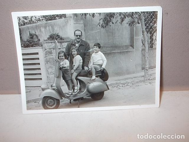 Fotograf&iacute;a antigua: ANTIGUA FOTO FAMILIA CON VESPA A&Ntilde;OS 50 BUEN ESTADO,BARATA