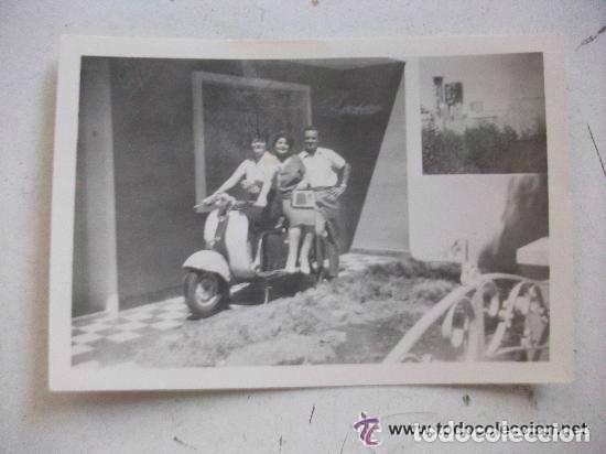 Fotograf&iacute;a antigua: FOTO DE FAMILIA EN MOTO VESPA