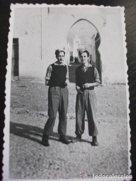 Fotograf&iacute;a antigua: PROTECTORADO : FOTO MILITARES ESPA&Ntilde;OLES ( &iquest; LEGION?) . PUERTA DE UNA MEDINA . MARRUECOS, 1946
