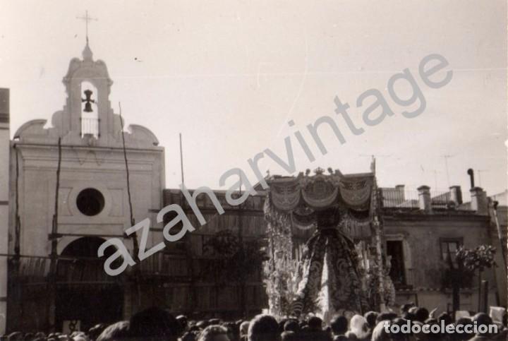 Fotografia antica: SEMANA SANTA SEVILLA, A&Ntilde;OS 70, SALIDA VIRGEN DE LOS ANGELES, LOS NEGRITOS, 100X70MM