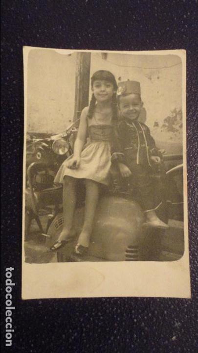 Fotograf&iacute;a antigua: ANTIGUA FOTOGRAFIA.NI&Ntilde;OS EN VESPA? FOTO ANGELIN.SEVILLA A&Ntilde;OS 50