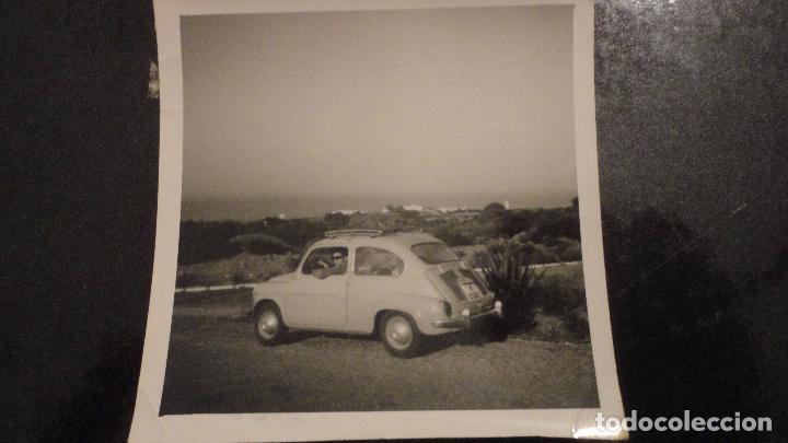 Fotograf&iacute;a antigua: ANTIGUA FOTOGRAFIA.CHICO EN SEAT 600.SIERRA BLANCA.MALAGA.1966
