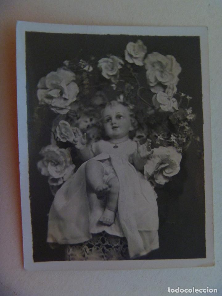 Fotograf&iacute;a antigua: FOTO DE UN NI&Ntilde;O JESUS EN CANASTILLA CON FLORES , A&Ntilde;OS 40