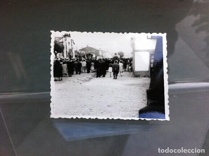 Antique Photography: FOTOGRAF&Iacute;A DE AGOSTO DE 1960 (PROCESI&Oacute;N EN MELLID - MELIDE) MEDIDAS: 7,5 x 5,5cm. GALICIA