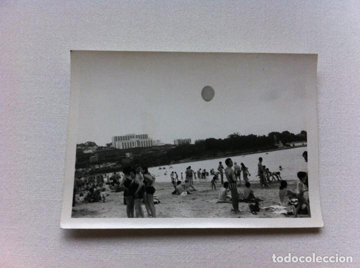 Fotografia antica: FOTOGRAF&Iacute;A (PLAYA DE SANTA CRISTINA, CORU&Ntilde;A) A&Ntilde;O 1972. MEDIDAS: 10,5 x 7cm