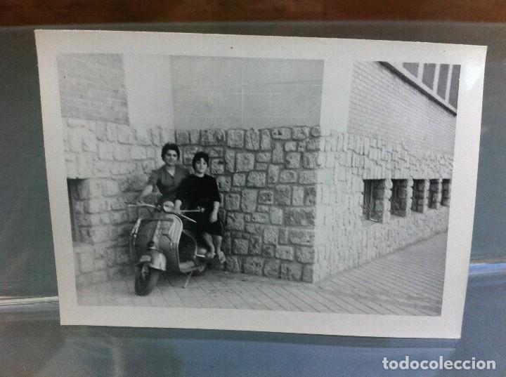 Fotograf&iacute;a antigua: FOTOGRAF&Iacute;A (RINC&Oacute;N DE CUENCA) MOTO VESPA.  A&Ntilde;O 1961. MEDIDAS: 10 x 7cm