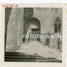 Fotografía antigua: FOTO ORIGINAL BARCELONA PL DEL REI CAPELLA SANTA AGATA OPERARIO TRABAJANDO AÑO 1943