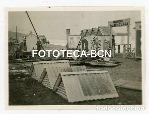 Fotografia antiga: FOTO ORIGINAL PLAYA DE BADALONA BA&Ntilde;OS MAR CLARA A&Ntilde;O 1958