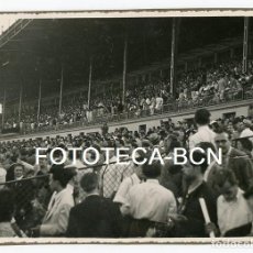 Fotografía antigua: FOTO ORIGINAL ESTADIO DE MONTJUIC TRIBUNA PALCO AUTORIDADES ACTO DEPORTIVO BARCELONA AÑO 1944