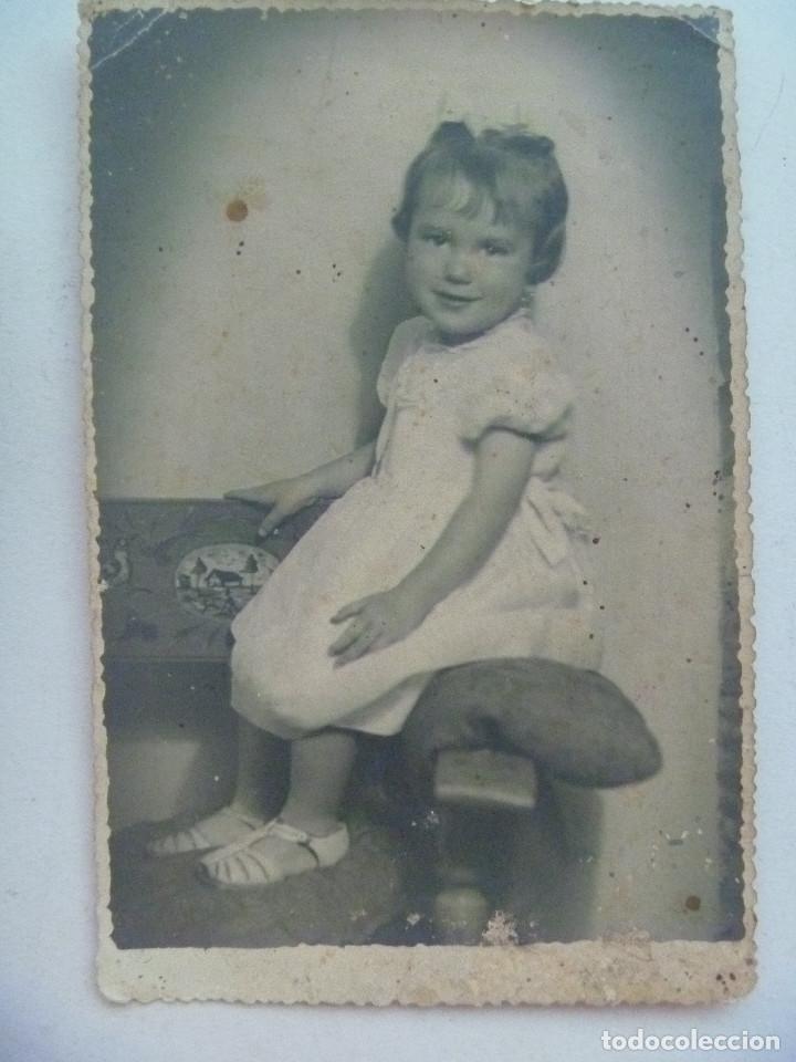 Fotografia antiga: BONITA FOTO DE ESTUDIO DE NI&Ntilde;A CON LAZO , 1944 ... 11 X 17 CM