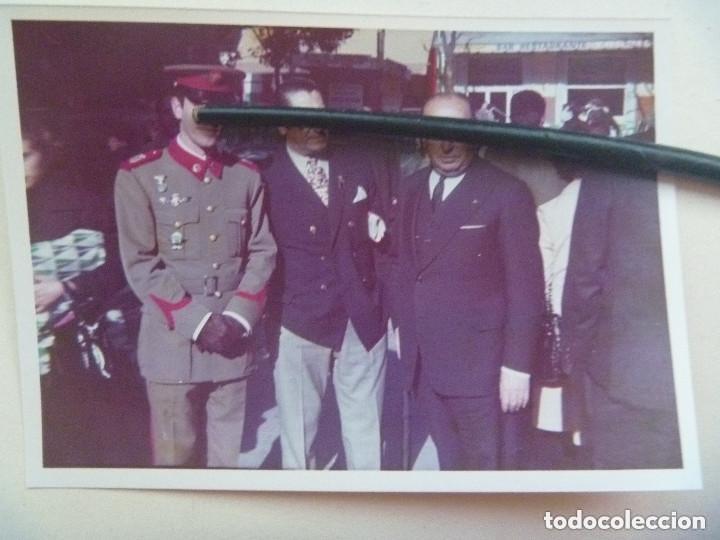 Fotografia antiga: FOTO DE UN MIEMBRO DE LA GUARDIA DE  FRANCO , CON ROKISKI Y EMBLEMA FAI AVIACION CIVIL