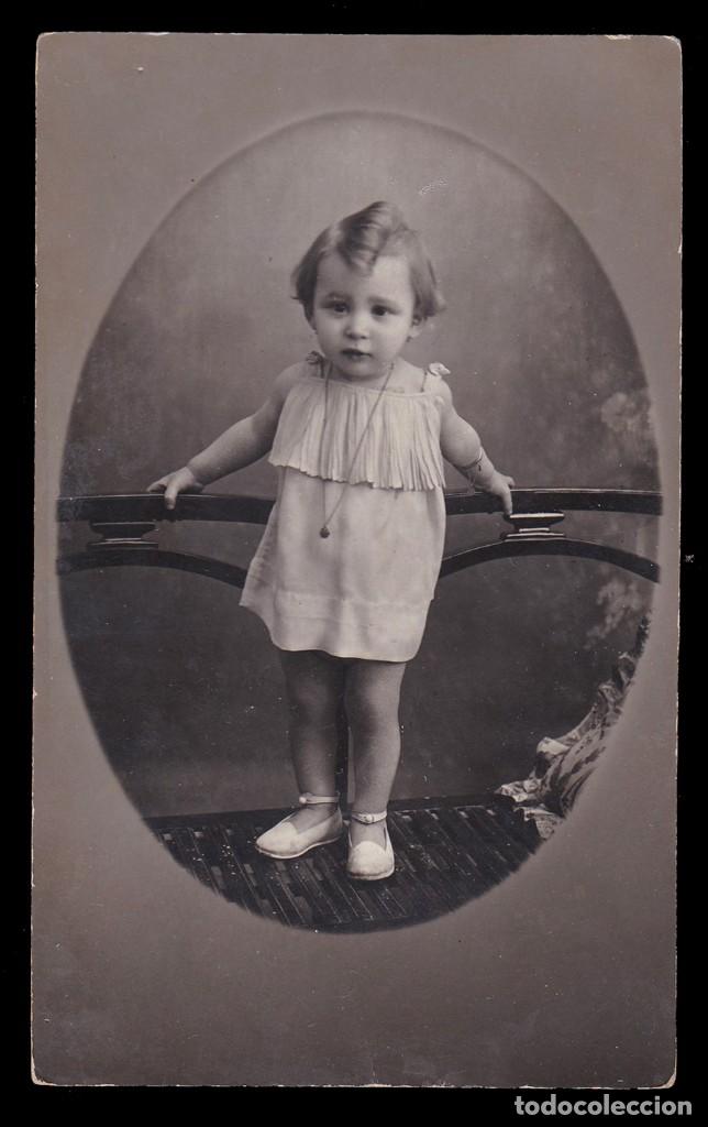 Antique Photography: *** ANTIGUA FOTO DE ESTUDIO CON NI&Ntilde;A. FOTO POR A. MORALES (SEVILLA) ***