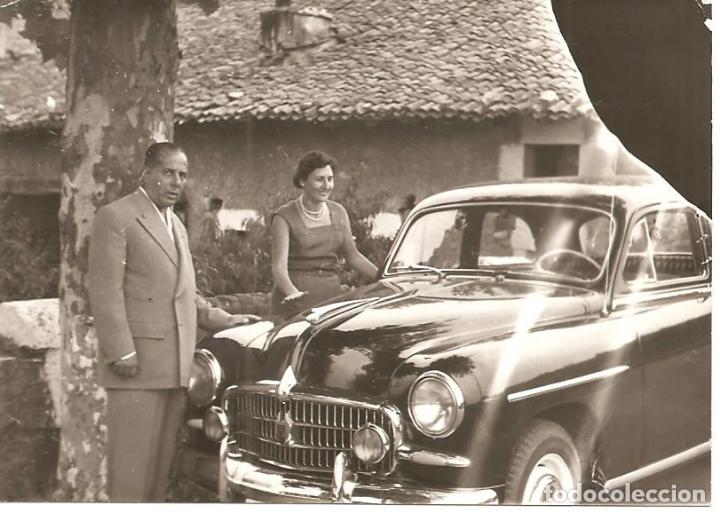 Fotograf&iacute;a antigua: ANTIGUA FOTO, PAREJA JUNTO A COCHE SEAT 1400, 7X10, ORIGINAL