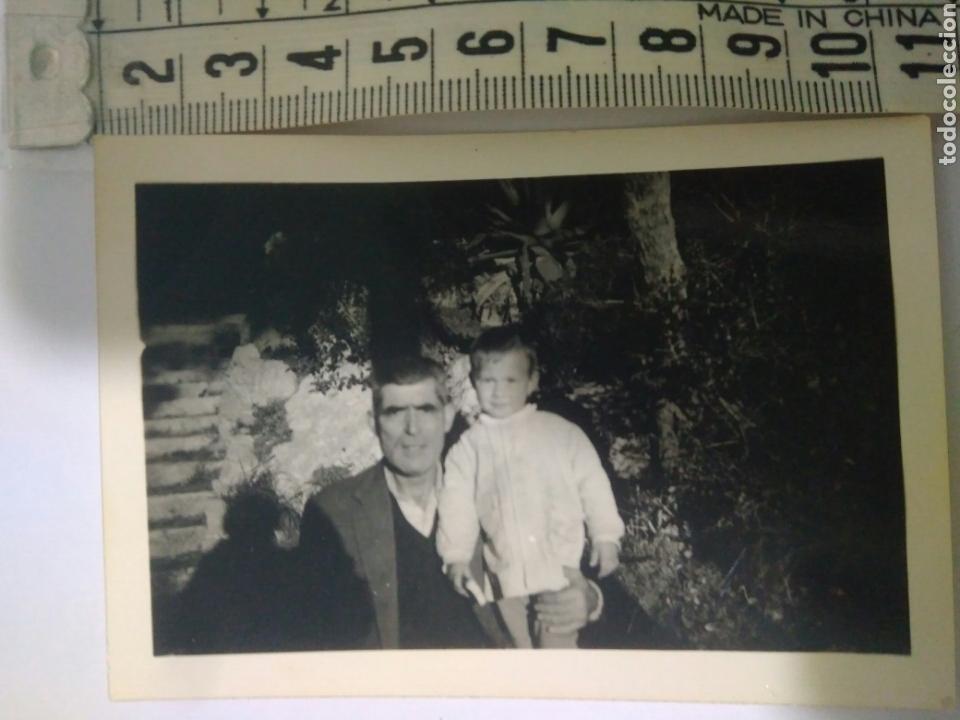 Fotograf&iacute;a antigua: PADRE CON SU NI&Ntilde;O EN PARQUE A&Ntilde;OS 40,sevilla