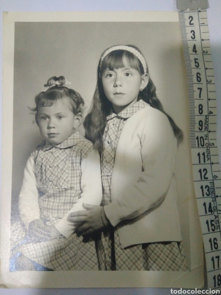 Fotograf&iacute;a antigua: Foto hermanas. domingo misa a&ntilde;o 1968,foto lorente