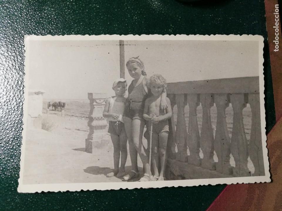 Photographie ancienne: Antigua fotograf&iacute;a. ni&ntilde;os en la playa. foto a&ntilde;os 50/60.