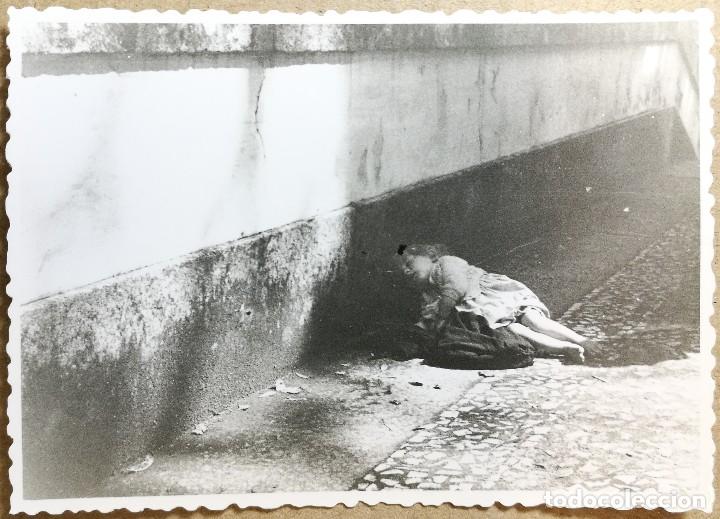 Fotograf&iacute;a antigua: FOTO ANTIGUA ORIGINAL E INEDITA. NI&Ntilde;A MENDIGA BOM JESUS BRAGA FOTOS A&Ntilde;O 1957. MEDIDAS 102 MM X 72 MM