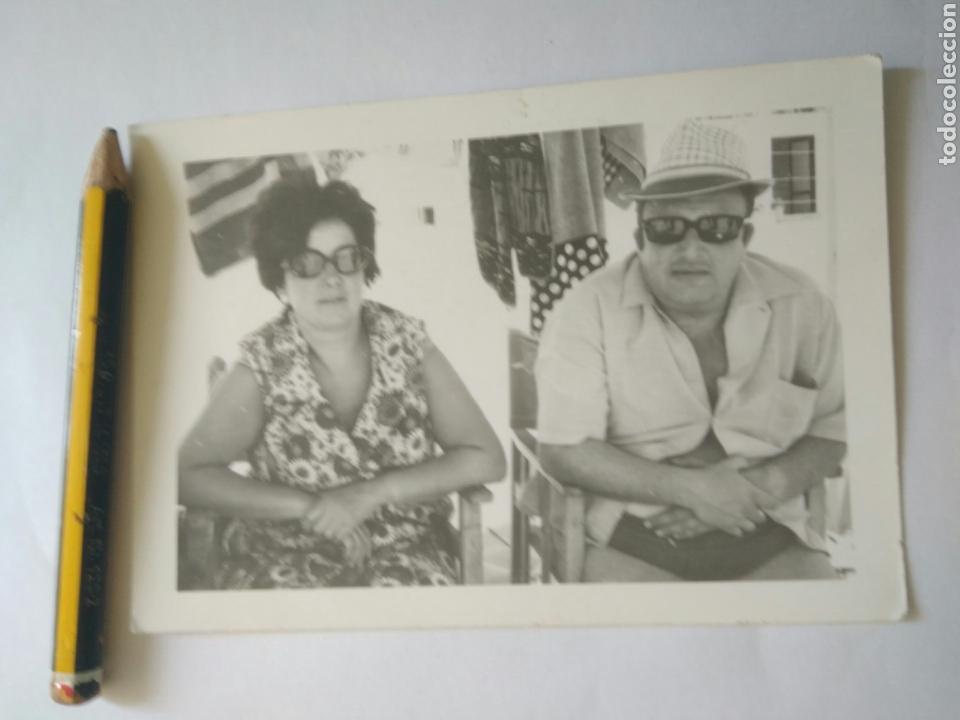 Fotograf&iacute;a antigua: FOTO PAREJA EN LA PLAYA FOTOGRAFIA A&Ntilde;OS 60