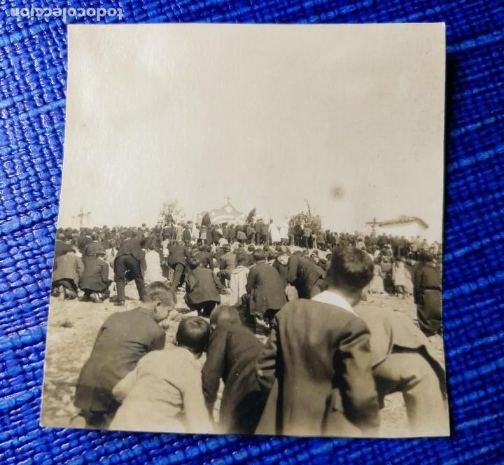 Fotograf&iacute;a antigua: Antigua fotograf&iacute;a. Procesi&oacute;n. lugar sin dentificar. foto.
